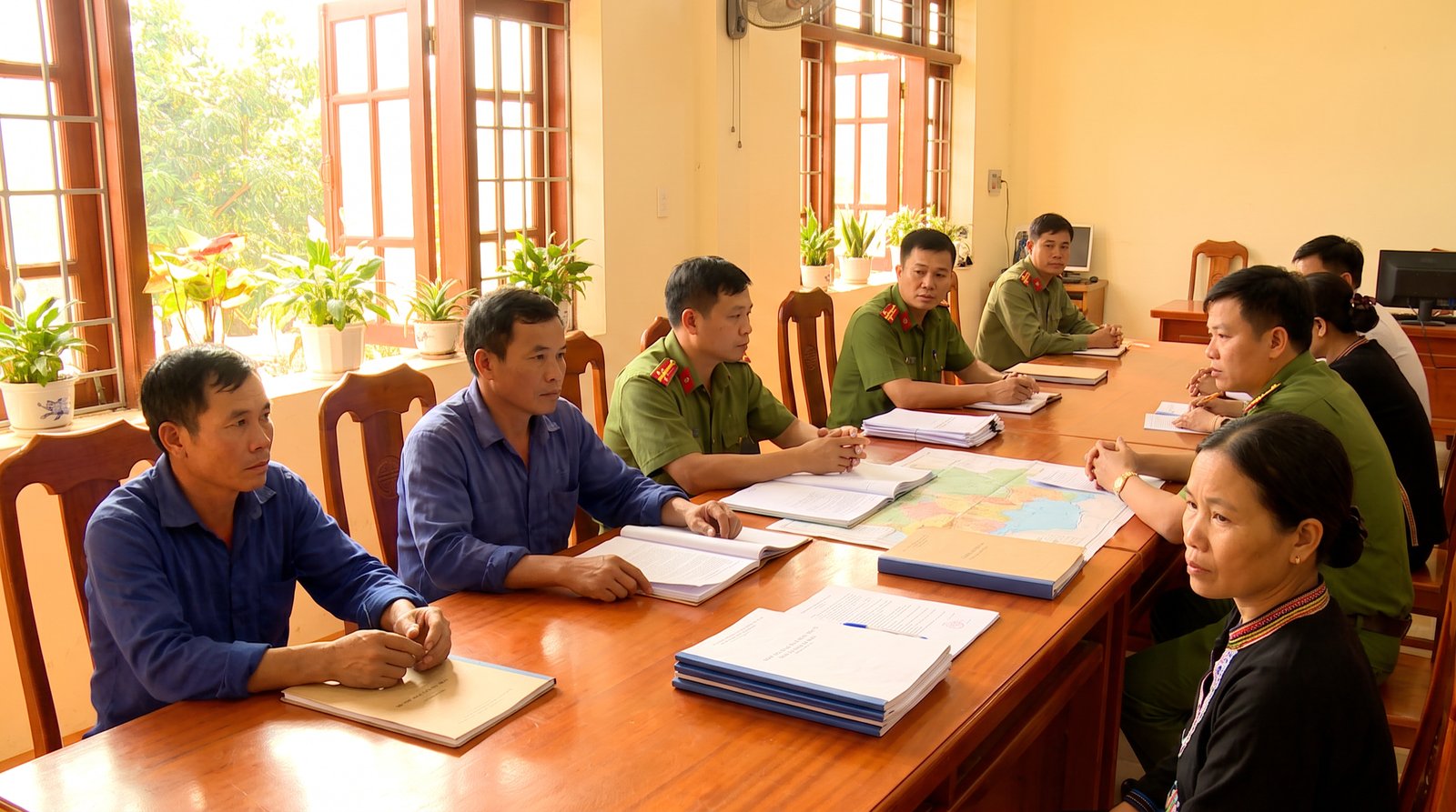 Buổi hòa giải tranh chấp đất đai tại trụ sở UBND xã vùng Long Thành
