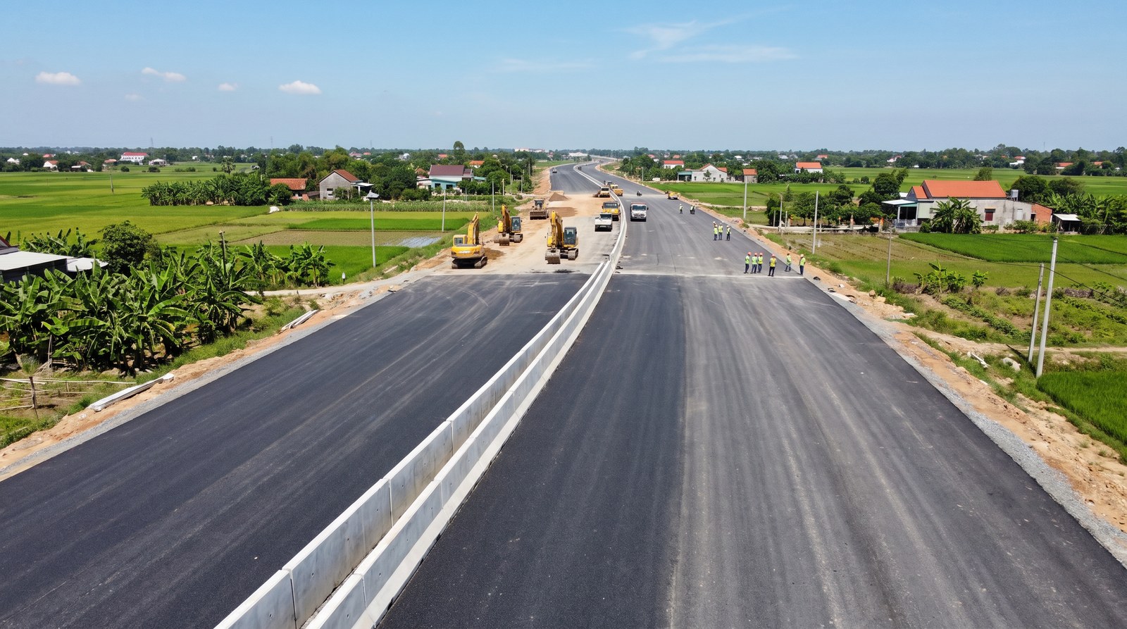 Đoạn cao tốc Biên Hòa - Vũng Tàu đang thi công qua khu vực Long Thành