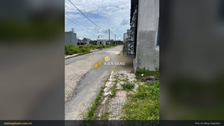 Đường bê tông trước lô đất 171,5 m² xã Long Thành, trước là xã Lộc An