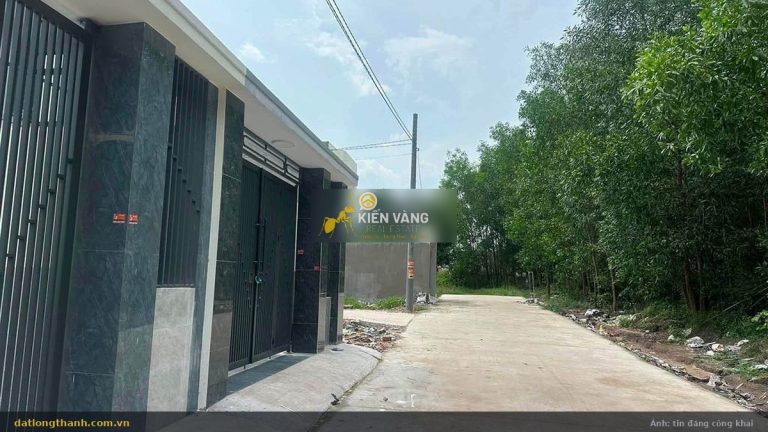 Hẻm bê tông khu dân cư xã An Phước Long Thành — nhà hoàn thiện hai bên