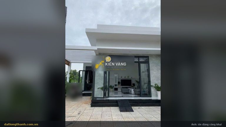 Mặt ngoài nhà đất xã An Phước 144 m², cửa gấp kính, xây kiểu hiện đại