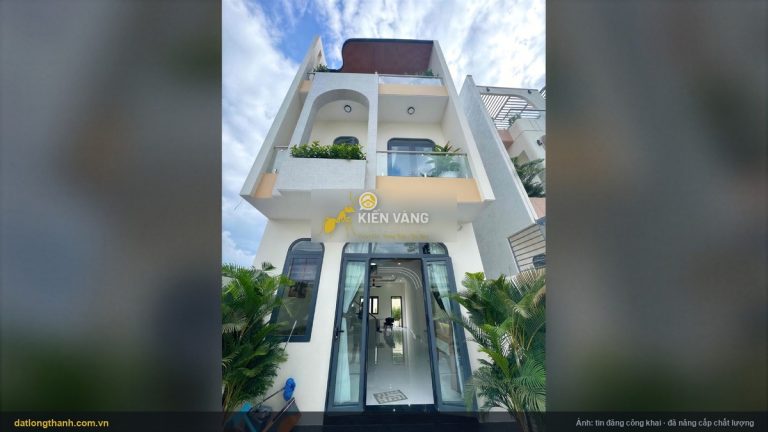 Nhà phố 1 trệt 2 lầu trung tâm xã Long Thành, 4 phòng ngủ, sân ô tô — 5,6 tỷ