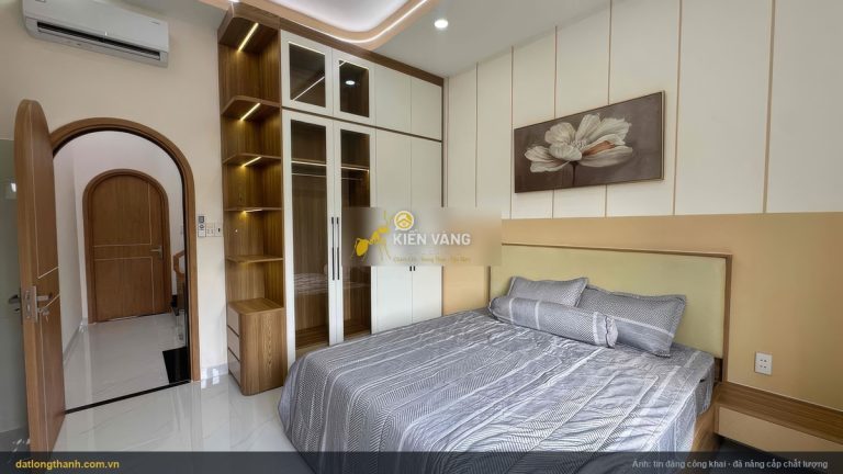 Nhà phố 1 trệt 2 lầu trung tâm xã Long Thành, 4 phòng ngủ, sân ô tô — 5,6 tỷ