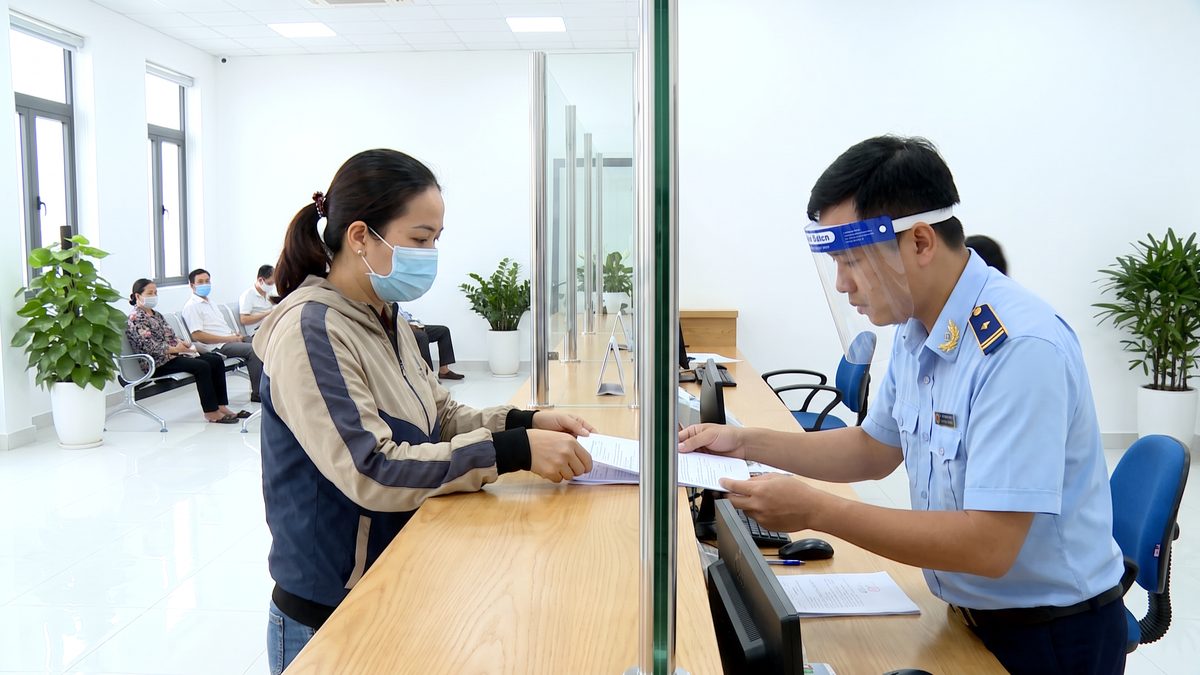 Nộp hồ sơ sang tên đất tại bộ phận một cửa cấp huyện Long Thành