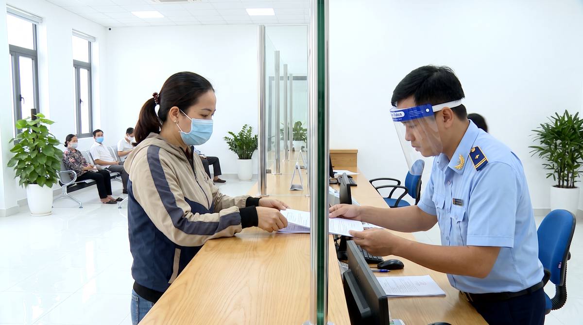 Nộp hồ sơ sang tên đất tại bộ phận một cửa huyện Long Thành