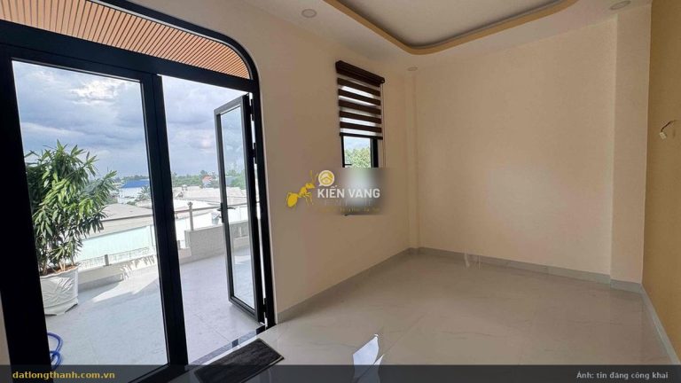 Phòng có ban công nhà 2 tầng xã Long Thành 112 m²