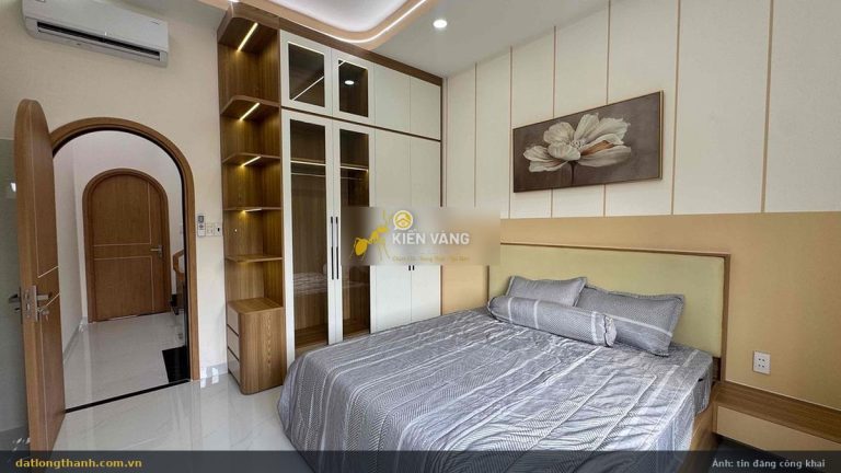 Phòng ngủ nhà 2 tầng xã Long Thành full nội thất tủ âm tường